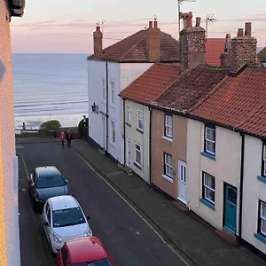 lillys-cottage-filey-sleeps-8.yorkshirehotels.net/